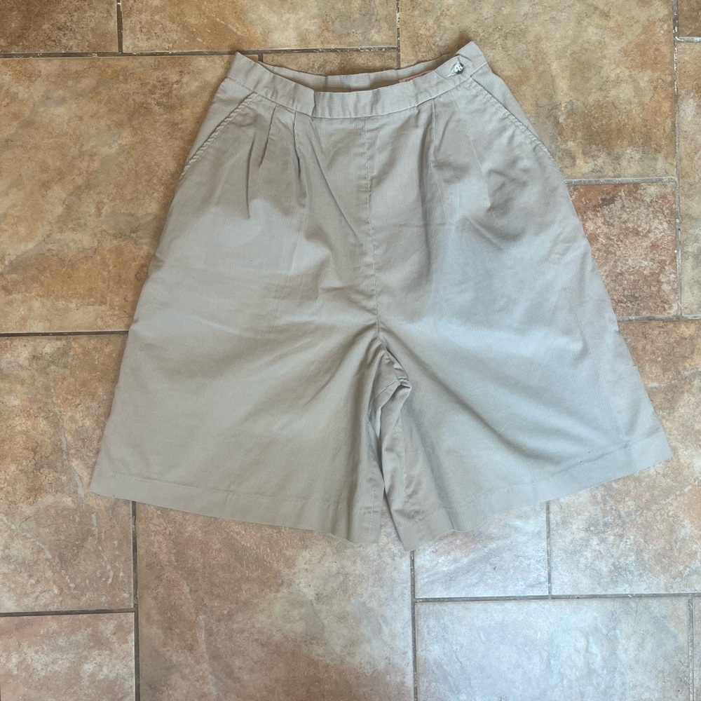 Vintage women’s corduroy shorts tan